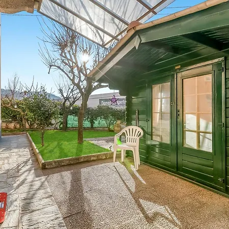 Bee Apartment: Luino Lakeside With Outdoor Dining - Happy Rentals Apartamento Luino