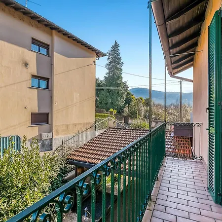 Bee Apartment: Luino Lakeside With Outdoor Dining - Happy Rentals * Luino
